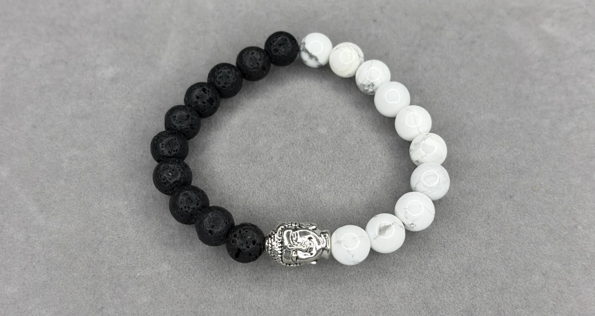 Pulsera howlita + piedra volcánica + dije Buda