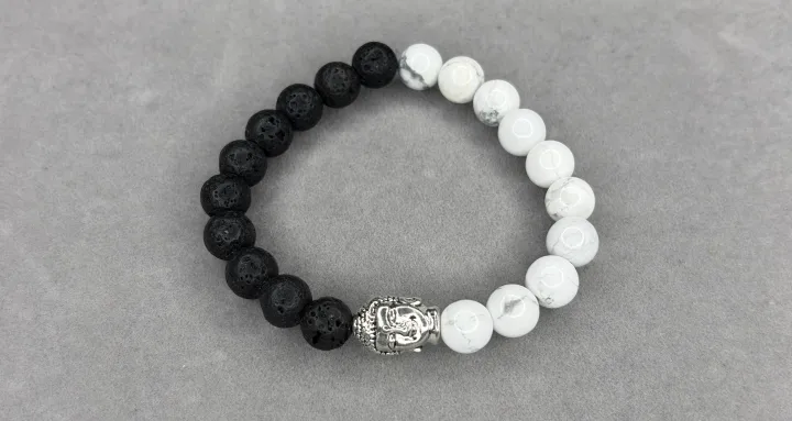 Pulsera howlita + piedra volcánica + dije Buda
