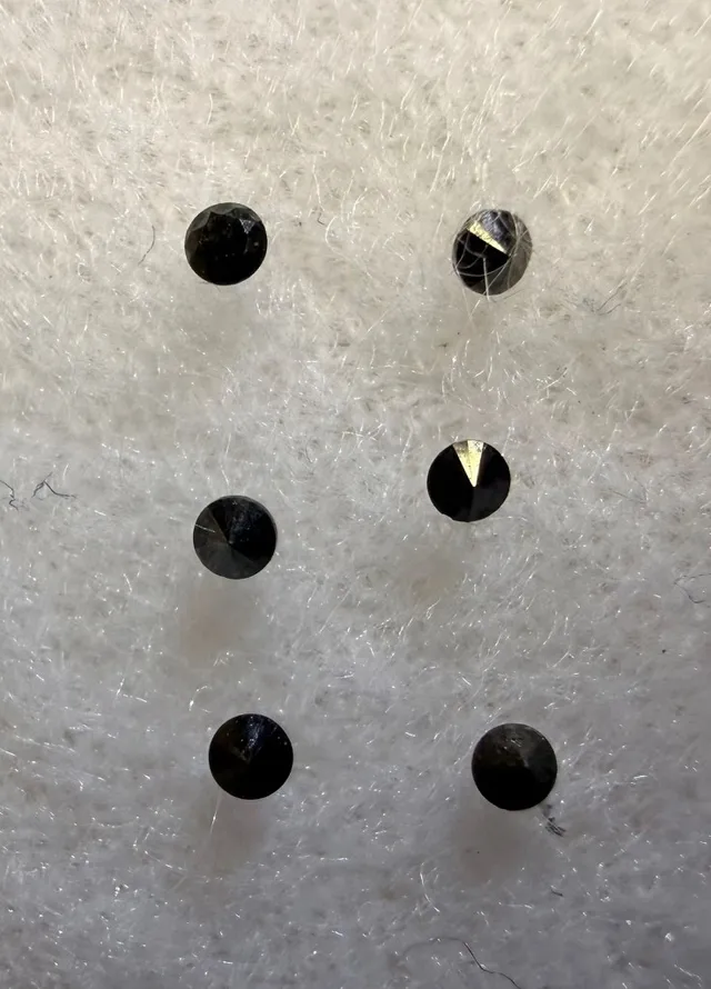 Diamante Oscuro Pareja 1mm